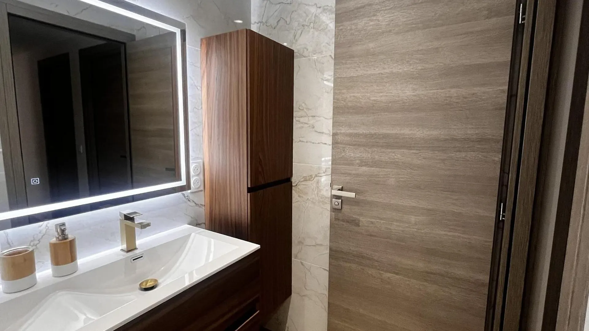 Elegant Air-Conditioned Apartment Near The Beach Antibes France