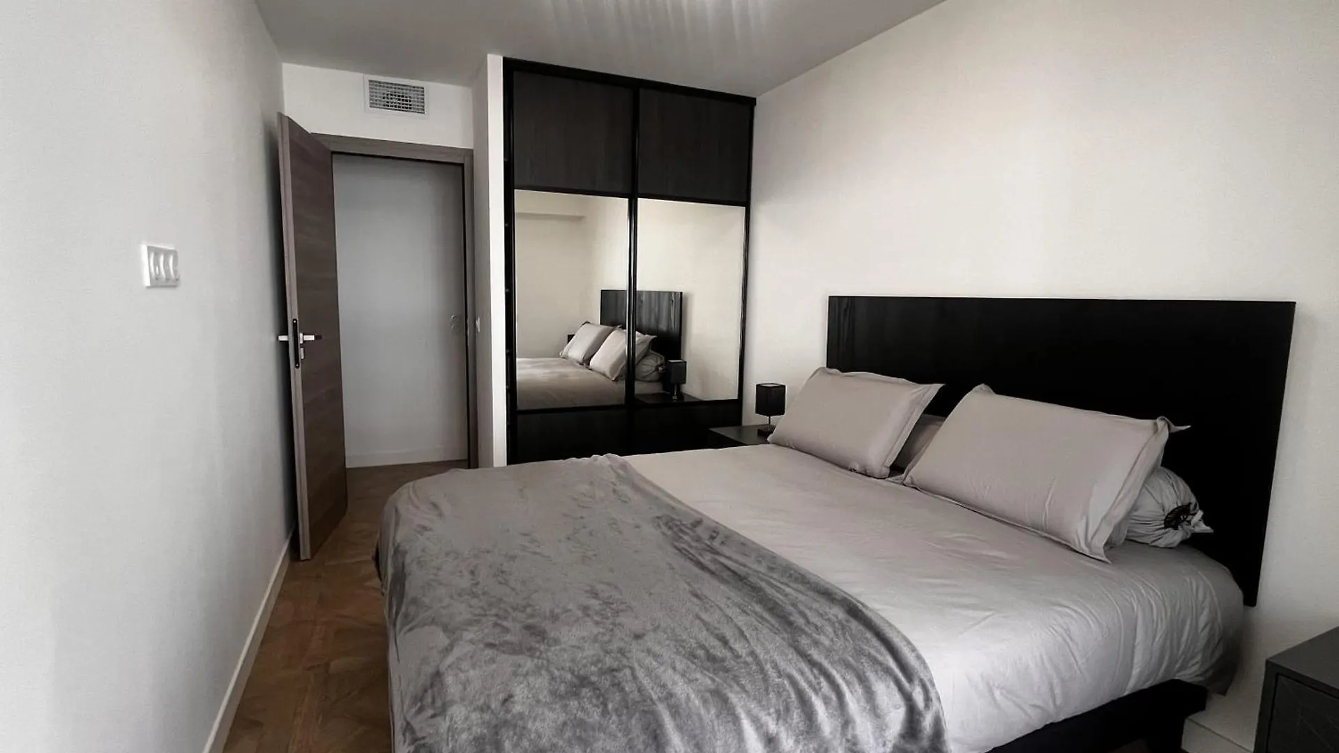 Elegant Air-Conditioned Apartment Near The Beach Antibes France